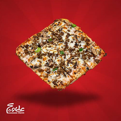 خمیر پیتزا 21*21 پنجره ای ، گوشت چرخ کرده ، قارچ ، فلفل دلمه ای و پنیر موزارلا پیتزا گوشت و قارچ پنجره ای متوسط